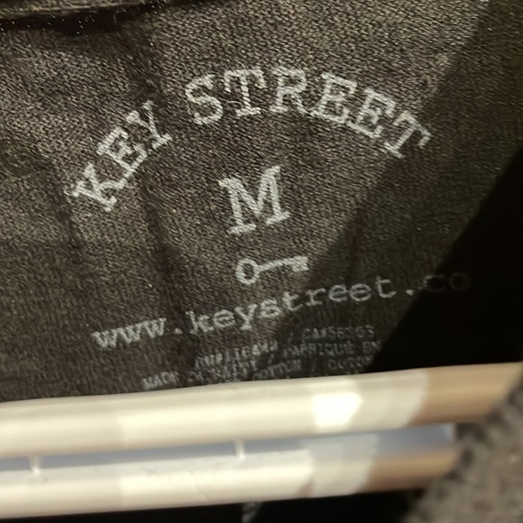 Zumiez- Black graphic tee - Picture 3 of 3